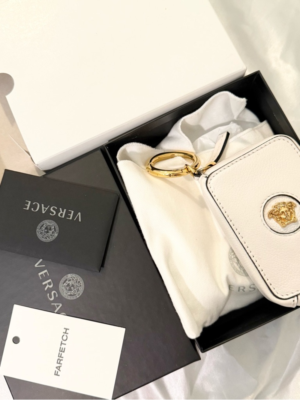Like new-Versace White Leather Cardholder Key Holder with Gold Medusa Charm